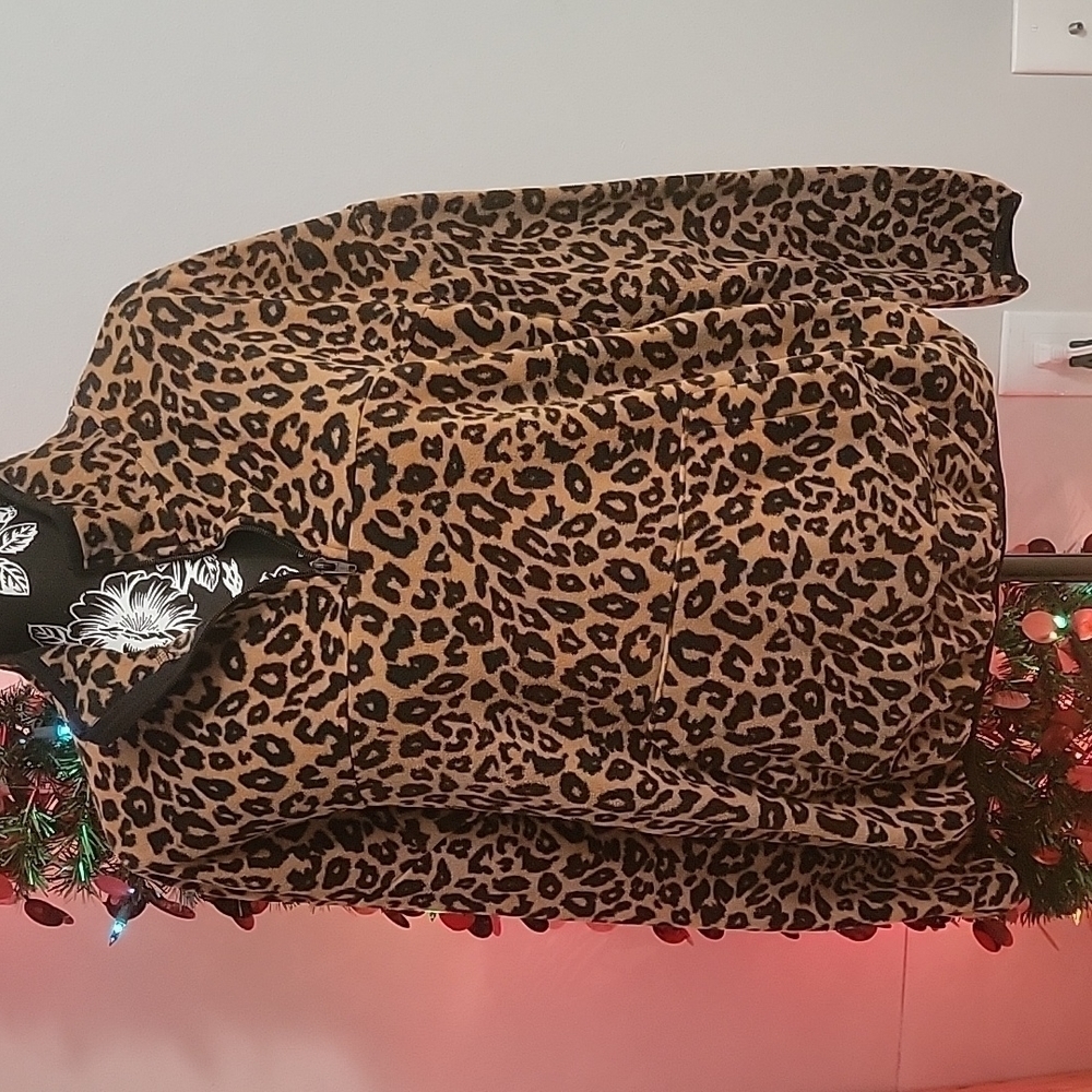 NO boundaries pullover